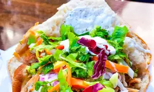 Co zjeść w Berlinie? Najlepsze restauracje, lokalne smaki i budżetowe opcje