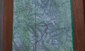Mapa turystyczna Tatr. Różnica między mapą turystyczną 1:25000 a 1:50000 w terenie jest widoczna w szczegółowości.