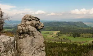 Skalny lew w Sudetach, najciekawsze formacje skalne w sudetach dla dzieci. Błędy w nawigacji mogą prowadzić do takich widoków.