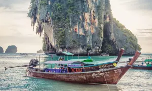 Phuket - idealna pora roku. Unikaj turystycznych wpadek i złej pogody