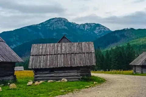 Jak znaleźć wejście do Doliny Chochołowskiej: lokalizacja i podstawowe info