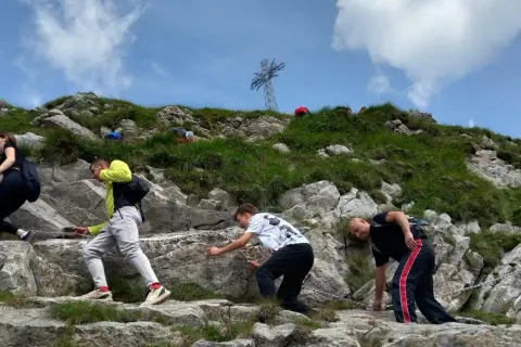Giewont czy jest bezpieczny? Kluczowe informacje dla turystów w górach