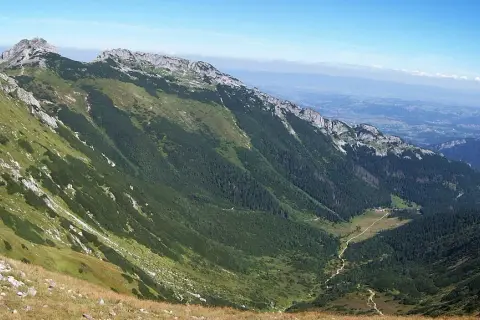 Giewont - jak wysoki jest w porównaniu do schroniska w Dolinie Pięciu Stawów?