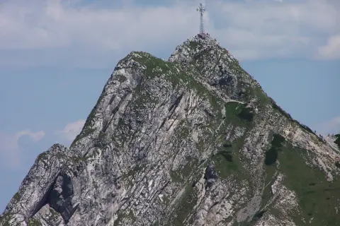 Krzyż na Giewoncie - ile metrów ma ten imponujący symbol Tatr?