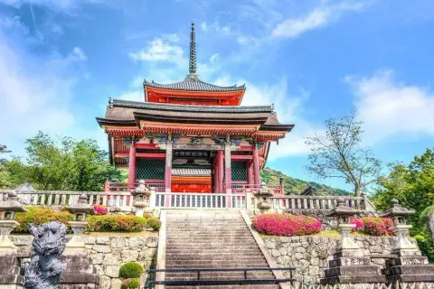 Kiedy najlepiej jechać do Japonii, by uniknąć tłumów i złej pogody?
