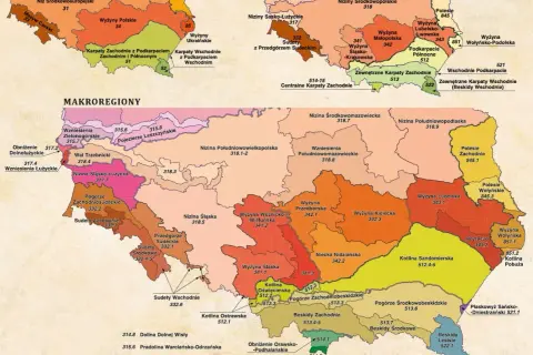 Mapa Polski z zaznaczonymi makroregionami, gdzie leżą Sudety (332.3, 332.6) i Przedgórze Sudeckie (332.1).