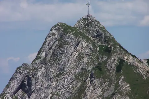 Co to jest Giewont? Odkryj jego tajemnice i znaczenie w Tatrach