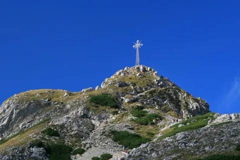 Ile ma krzyż na Giewoncie? Zaskakujące fakty o jego wysokości