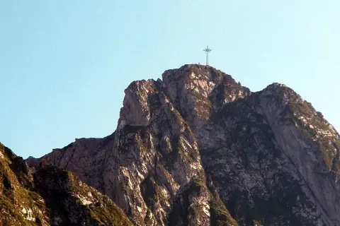 Kiedy postawiono krzyż na Giewoncie? Historia, która zaskakuje