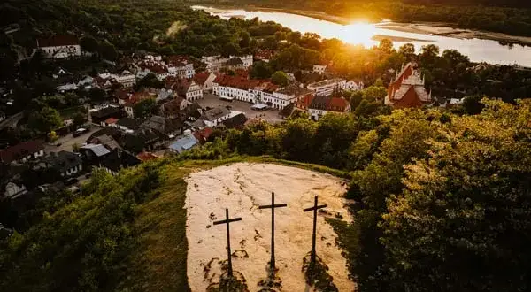Ile się idzie na Górę Trzech Krzyży? Zaskakujące fakty o trasie