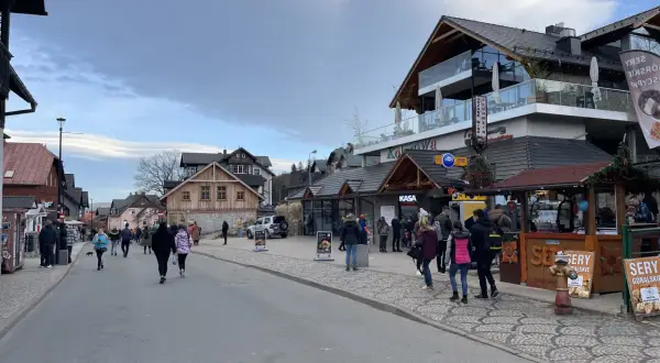 Gdzie zjeść w Karpaczu? Sprawdź najlepsze restauracje i lokalne smaki!