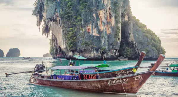Phuket - idealna pora roku. Unikaj turystycznych wpadek i złej pogody