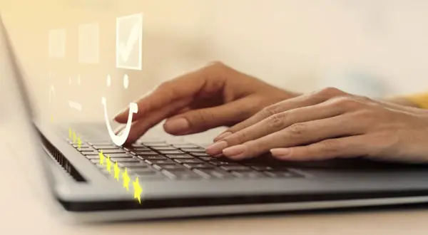 Jak rozpoznać fałszywe recenzje platform online w mediach społecznościowych (i gdzie znaleźć prawdziwe)