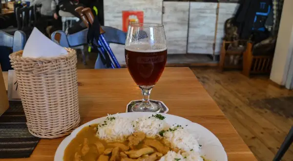 Menu schroniska w Dolinie Chochołowskiej: aktualne ceny dań i lista potraw
