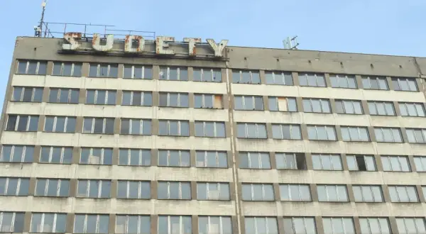 Hotel Sudety Wałbrzych: tajemnice opuszczonego gmachu i eksploracja wnętrz
