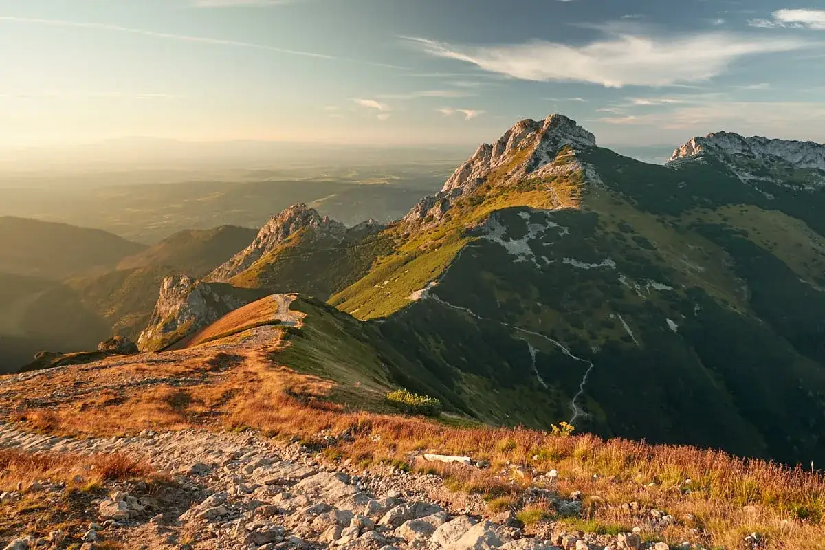 Zdjęcie Jak się przygotować do wyprawy na Giewont i cieszyć się pięknem Tatr