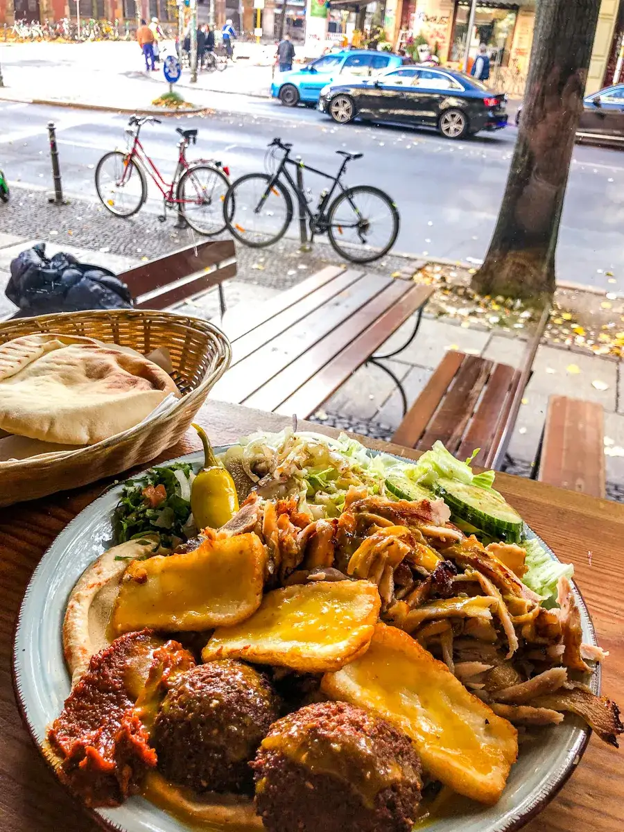 Zdjęcie Co zjeść w Berlinie? Najlepsze restauracje, lokalne smaki i budżetowe opcje