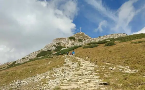 Jak dostać się na Giewont - sprawdzone trasy i transport z Zakopanego